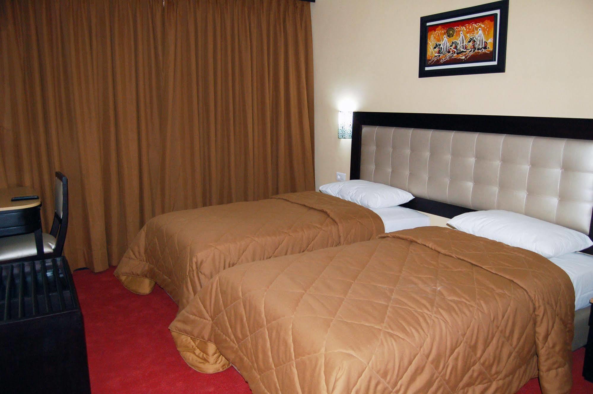 Al Akhawayn Hotel Oujda Exterior foto