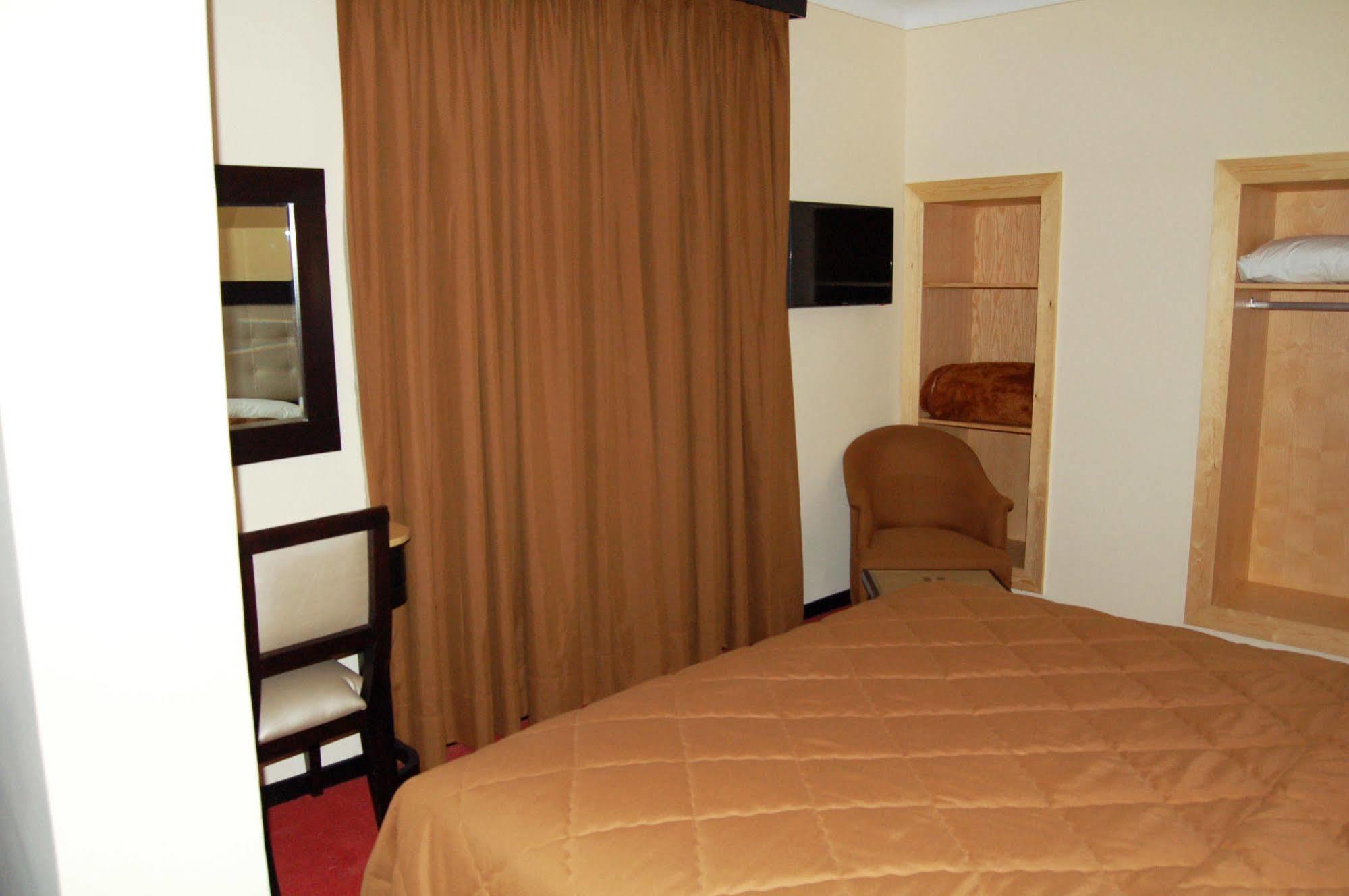 Al Akhawayn Hotel Oujda Exterior foto